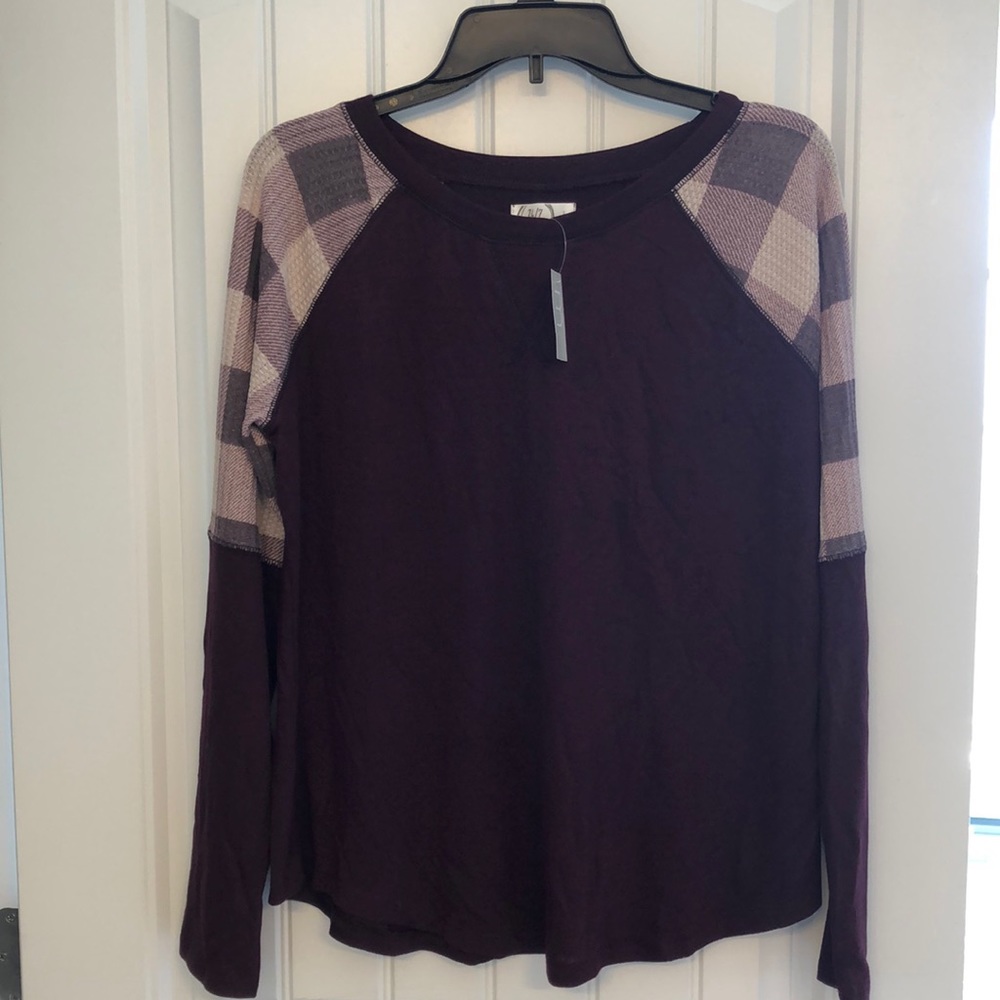 NWT Maurices 24/7 Rounded Hem Shirt Size Large.